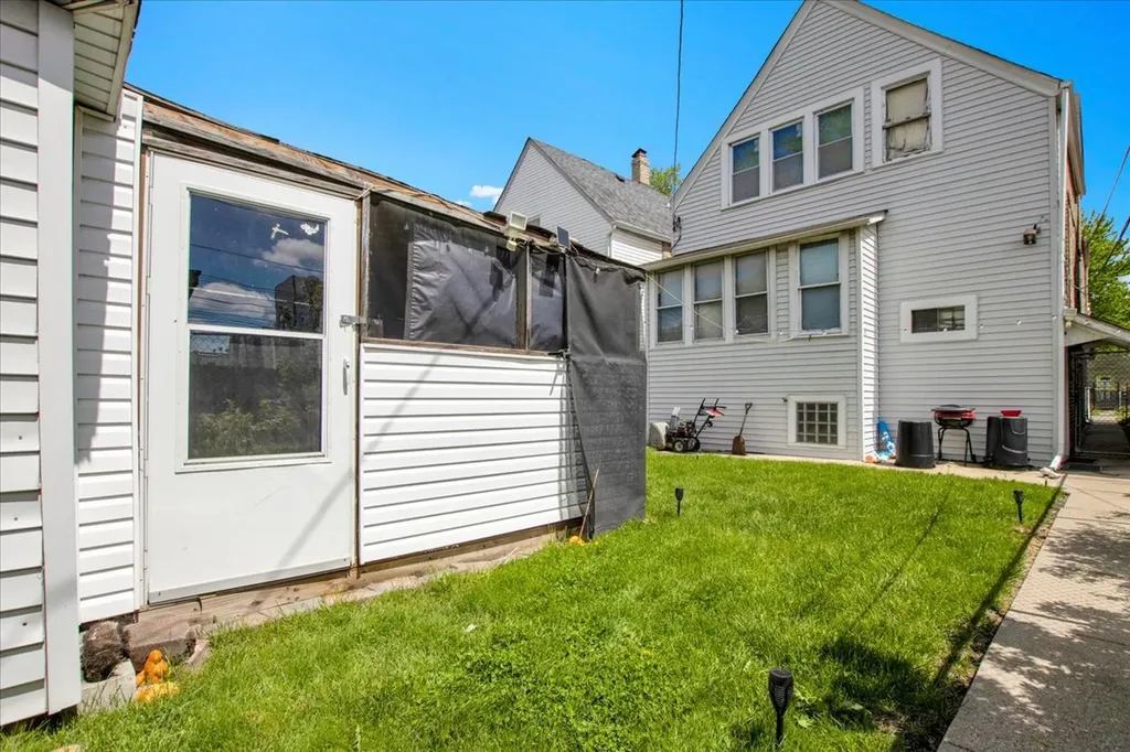 838 North Homan Avenue Chicago IL 60651