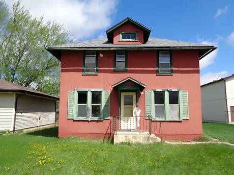 106 West Second Street Leaf River IL 61047
