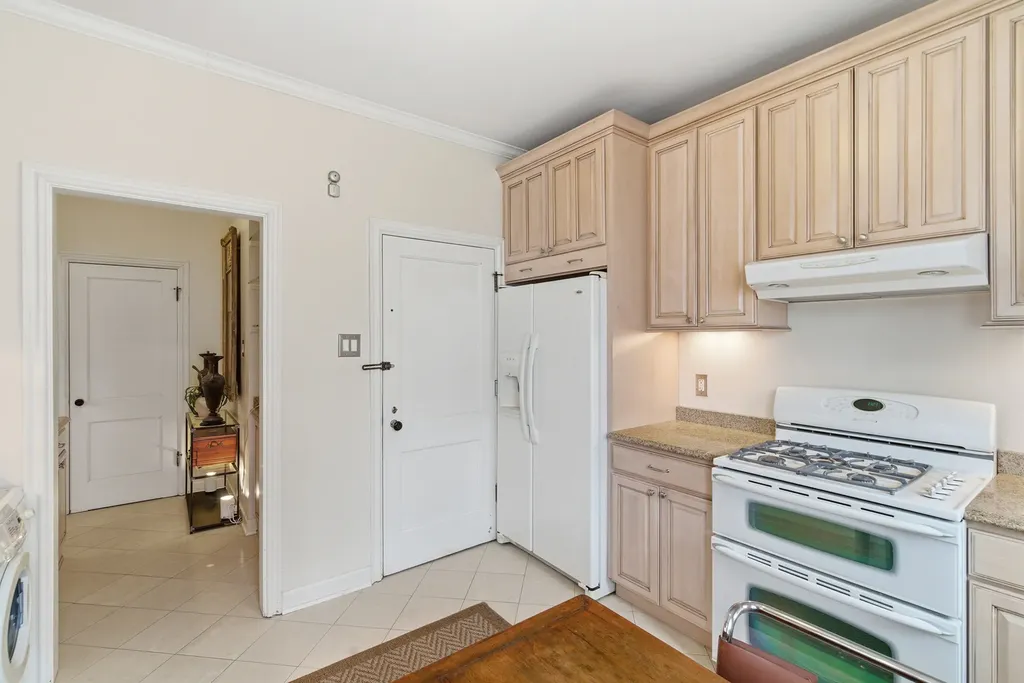 2912 North Commonwealth Avenue Chicago IL 60657