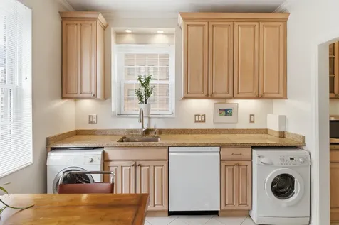 2912 North Commonwealth Avenue Chicago IL 60657