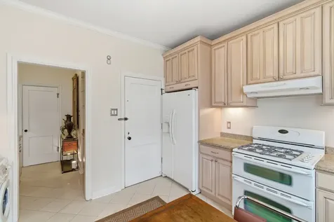 2912 North Commonwealth Avenue Chicago IL 60657