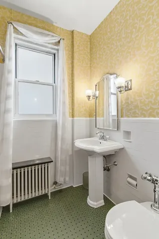 2912 North Commonwealth Avenue Chicago IL 60657
