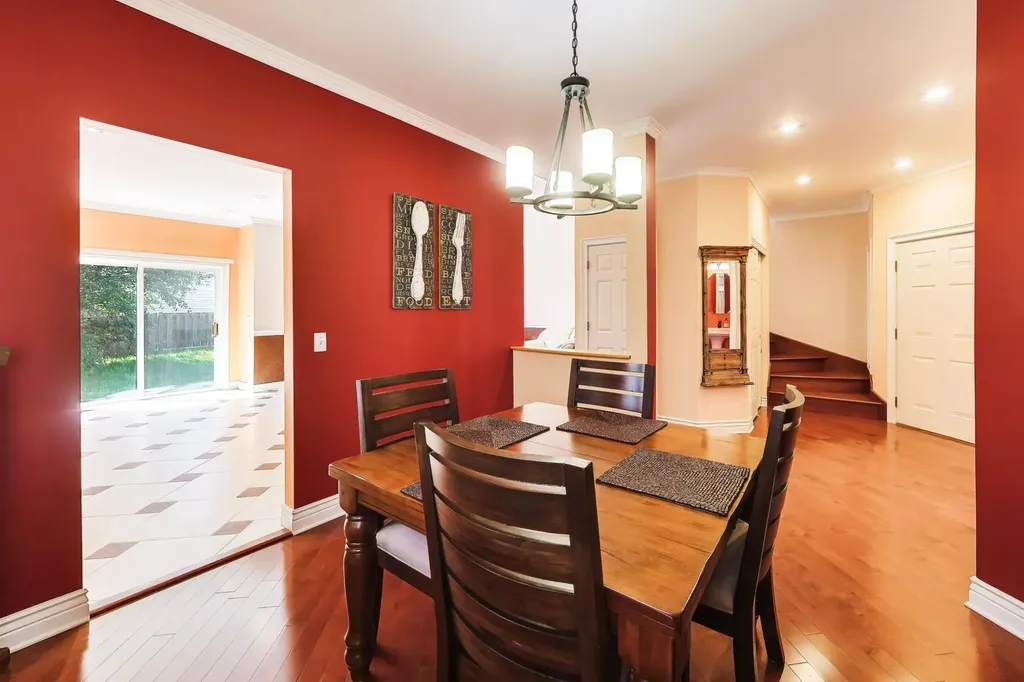1039 Viewpoint Drive Lake In The Hills IL 60156