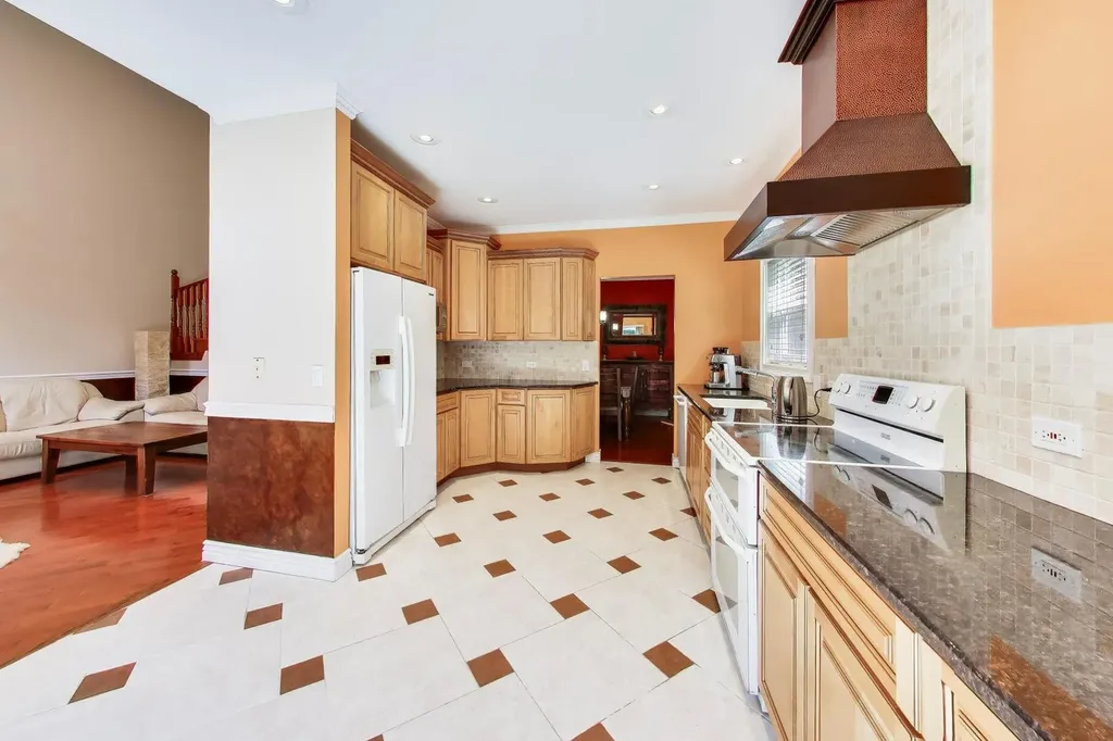 1039 Viewpoint Drive Lake In The Hills IL 60156