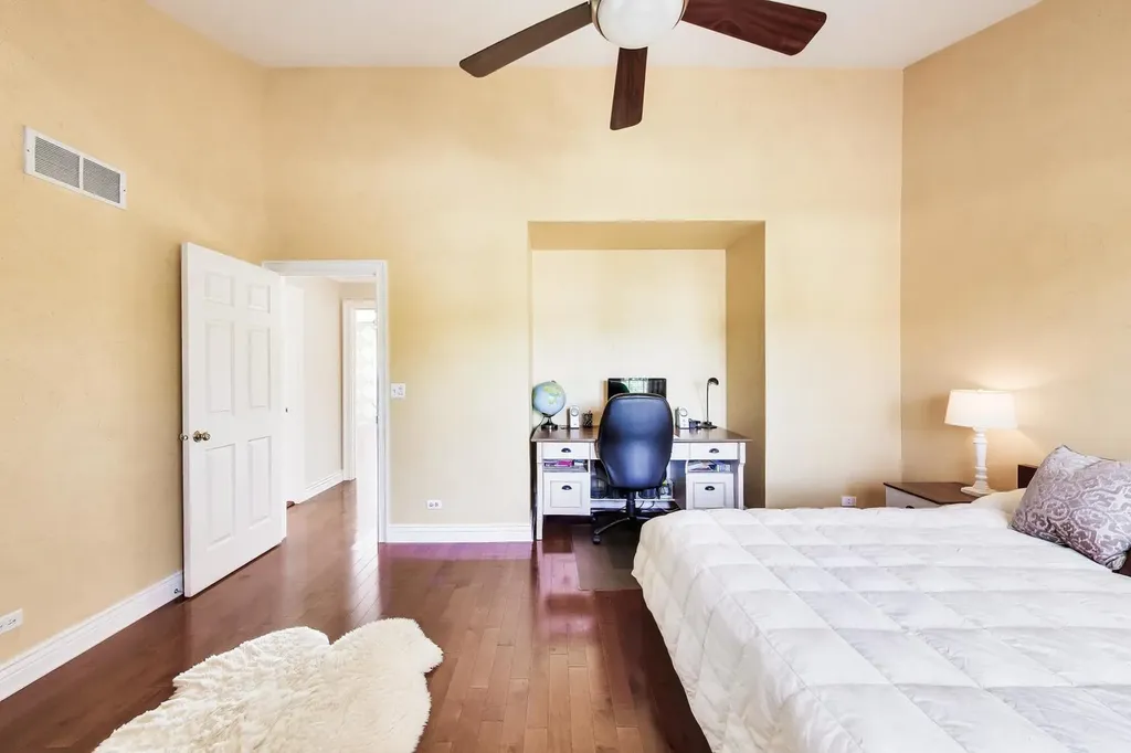 1039 Viewpoint Drive Lake In The Hills IL 60156