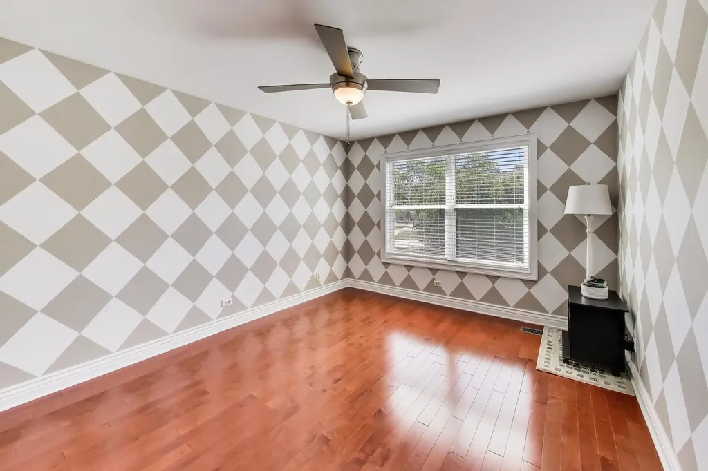 1039 Viewpoint Drive Lake In The Hills IL 60156
