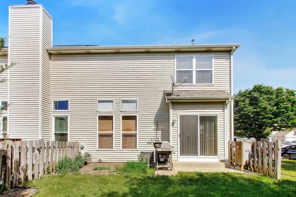 1039 Viewpoint Drive Lake In The Hills IL 60156