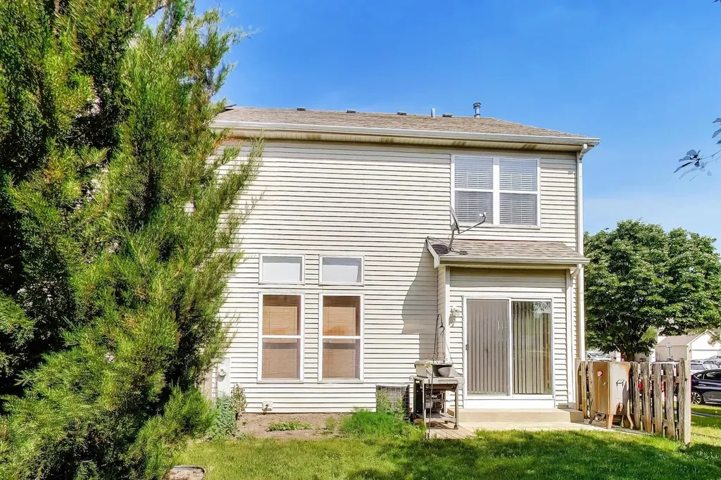 1039 Viewpoint Drive Lake In The Hills IL 60156