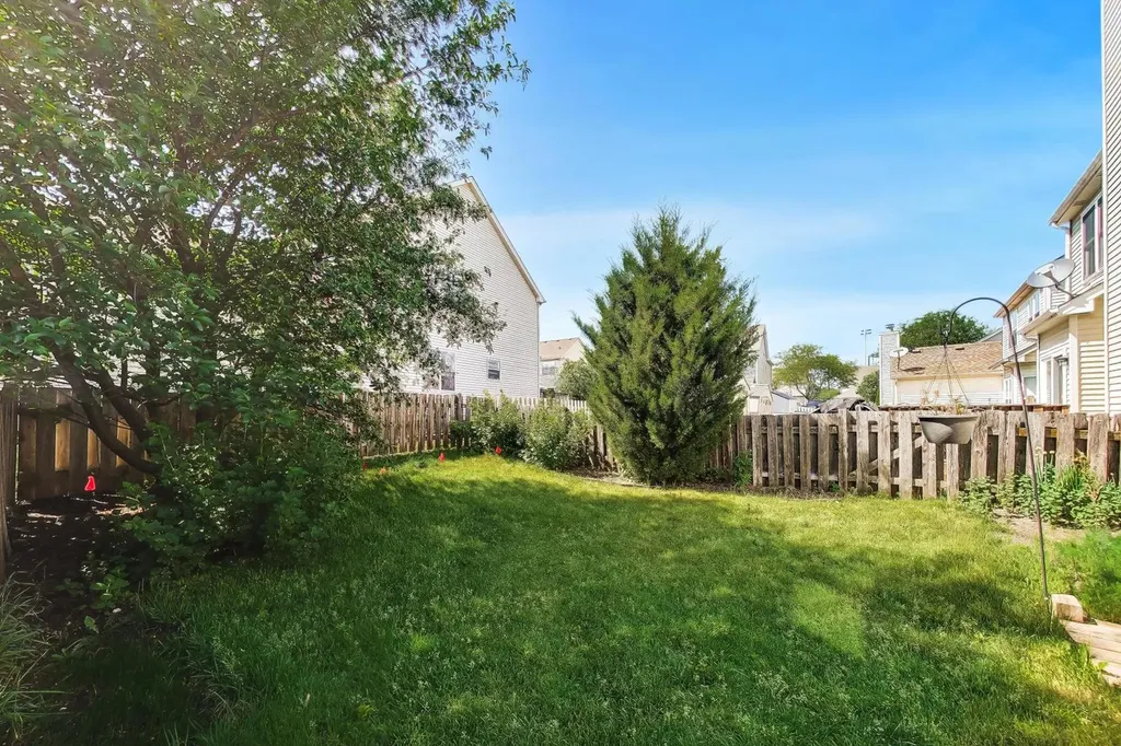 1039 Viewpoint Drive Lake In The Hills IL 60156