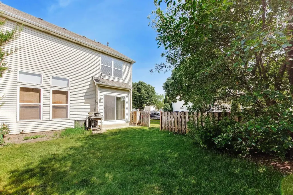 1039 Viewpoint Drive Lake In The Hills IL 60156