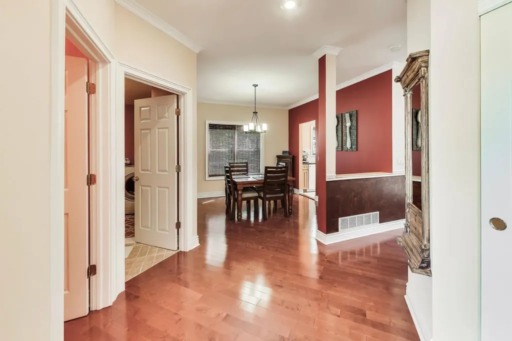 1039 Viewpoint Drive Lake In The Hills IL 60156