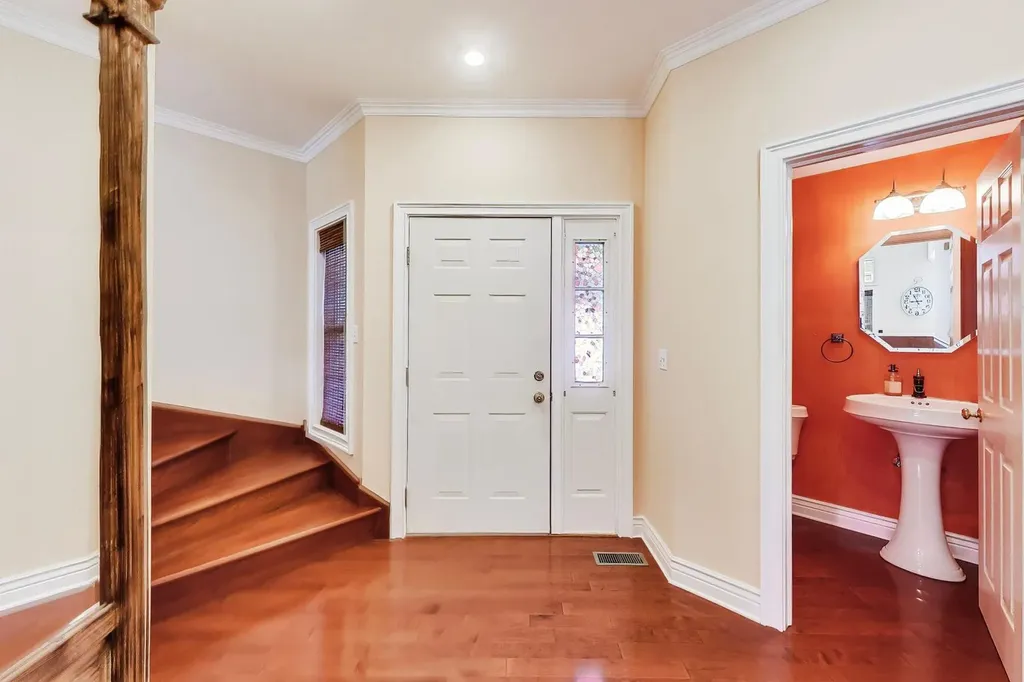1039 Viewpoint Drive Lake In The Hills IL 60156
