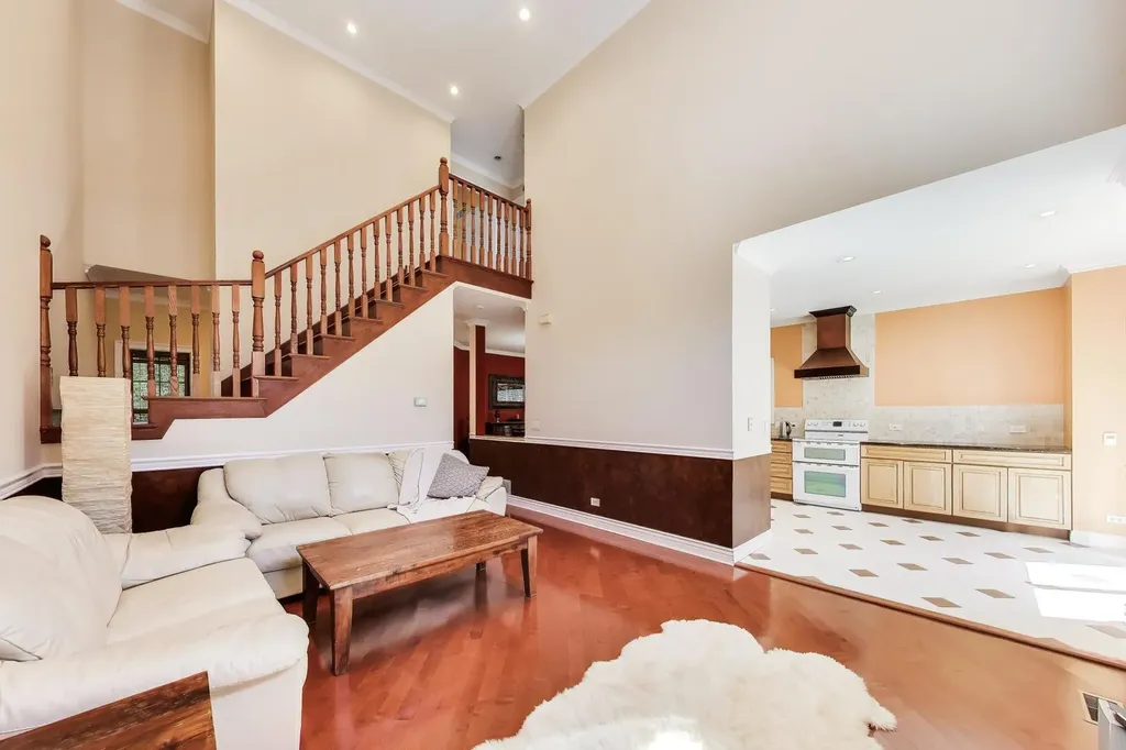 1039 Viewpoint Drive Lake In The Hills IL 60156