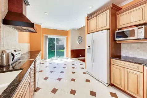 1039 Viewpoint Drive Lake In The Hills IL 60156