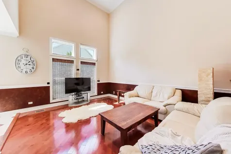 1039 Viewpoint Drive Lake In The Hills IL 60156