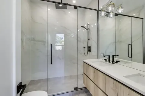 5428 North Winthrop Avenue Chicago IL 60640