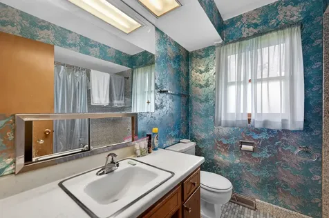 549 East 168th Street South Holland IL 60473