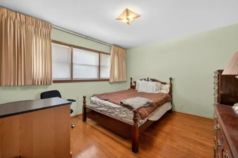549 East 168th Street South Holland IL 60473