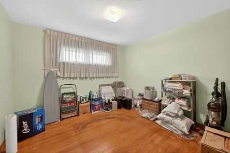 549 East 168th Street South Holland IL 60473