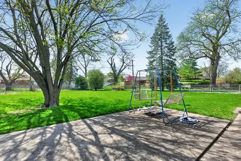 549 East 168th Street South Holland IL 60473