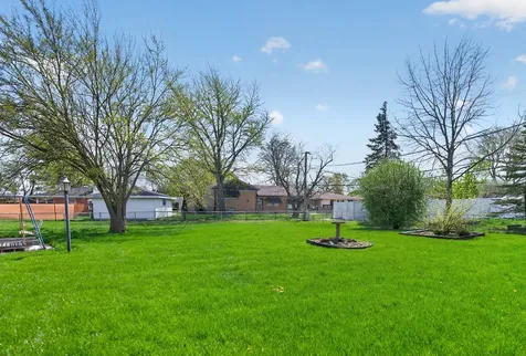 549 East 168th Street South Holland IL 60473