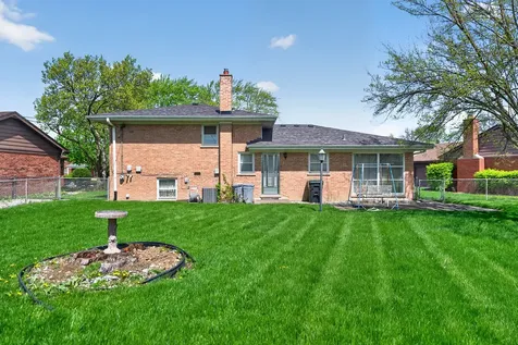 549 East 168th Street South Holland IL 60473