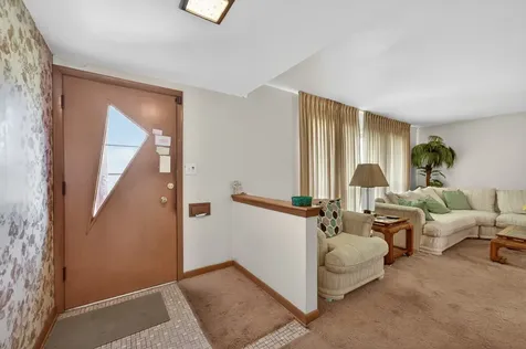 549 East 168th Street South Holland IL 60473
