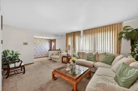 549 East 168th Street South Holland IL 60473