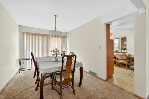 549 East 168th Street South Holland IL 60473