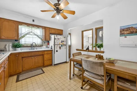 549 East 168th Street South Holland IL 60473