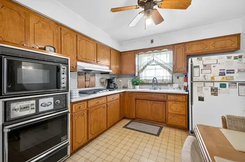 549 East 168th Street South Holland IL 60473
