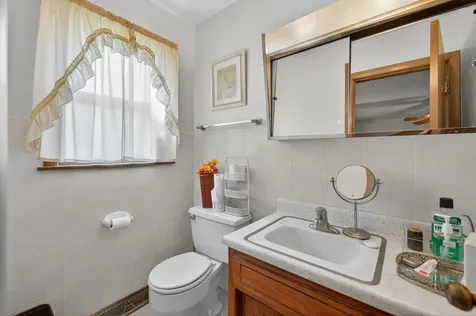 549 East 168th Street South Holland IL 60473