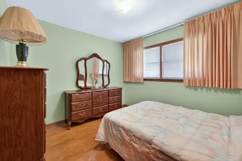 549 East 168th Street South Holland IL 60473