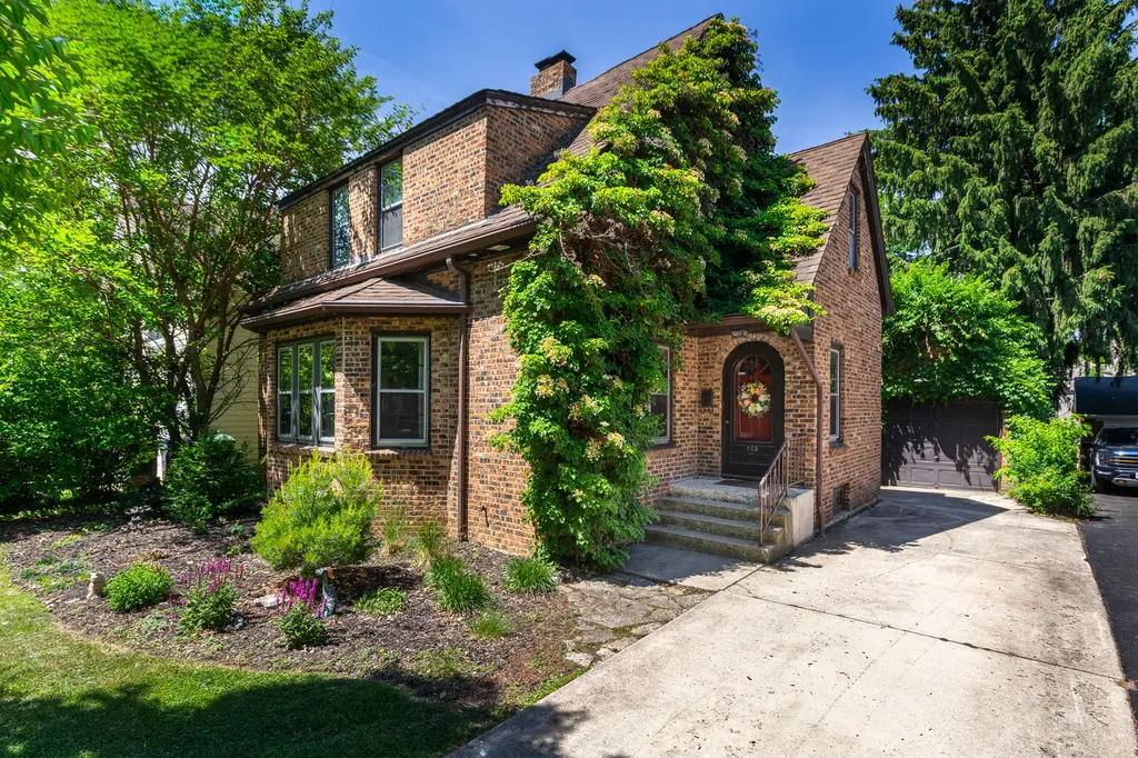 815 North Eagle Street Naperville IL 60563
