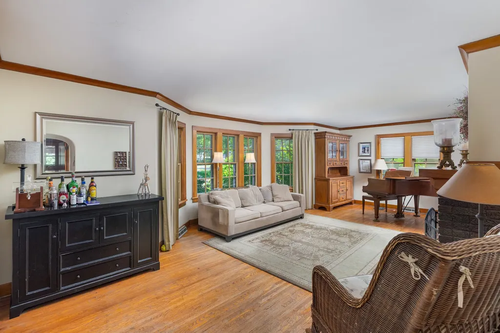 815 North Eagle Street Naperville IL 60563