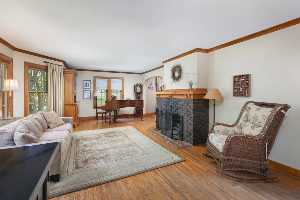 815 North Eagle Street Naperville IL 60563