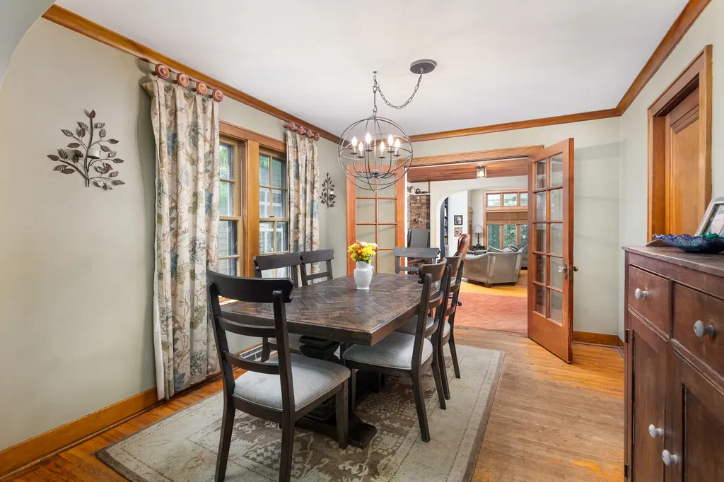 815 North Eagle Street Naperville IL 60563