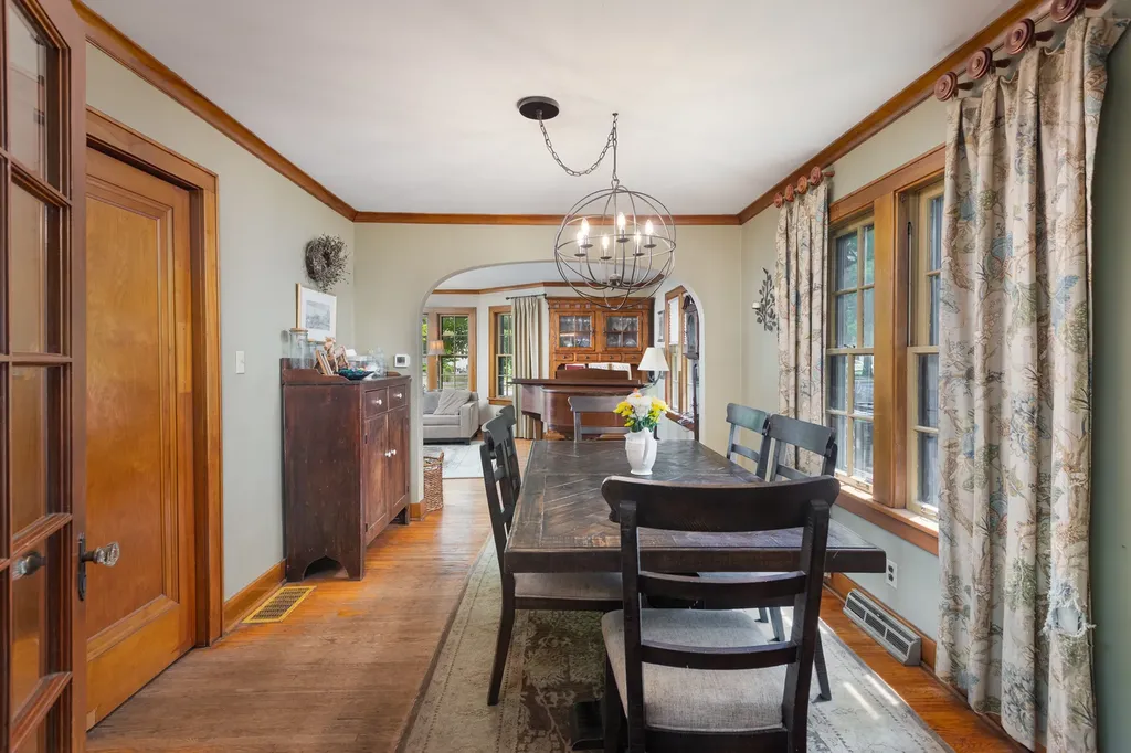 815 North Eagle Street Naperville IL 60563