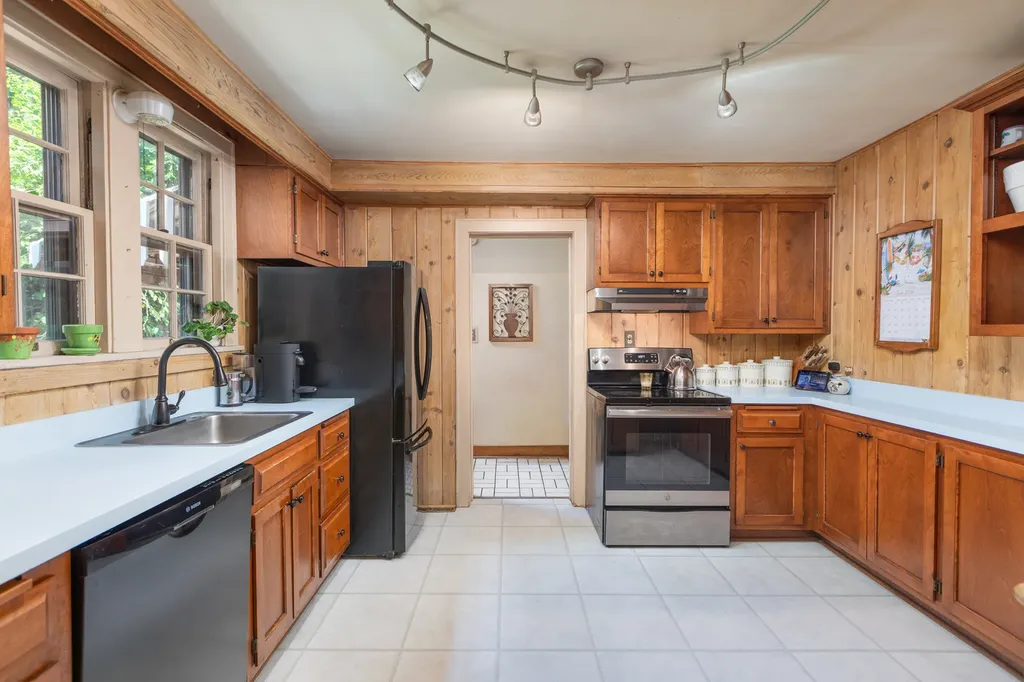 815 North Eagle Street Naperville IL 60563