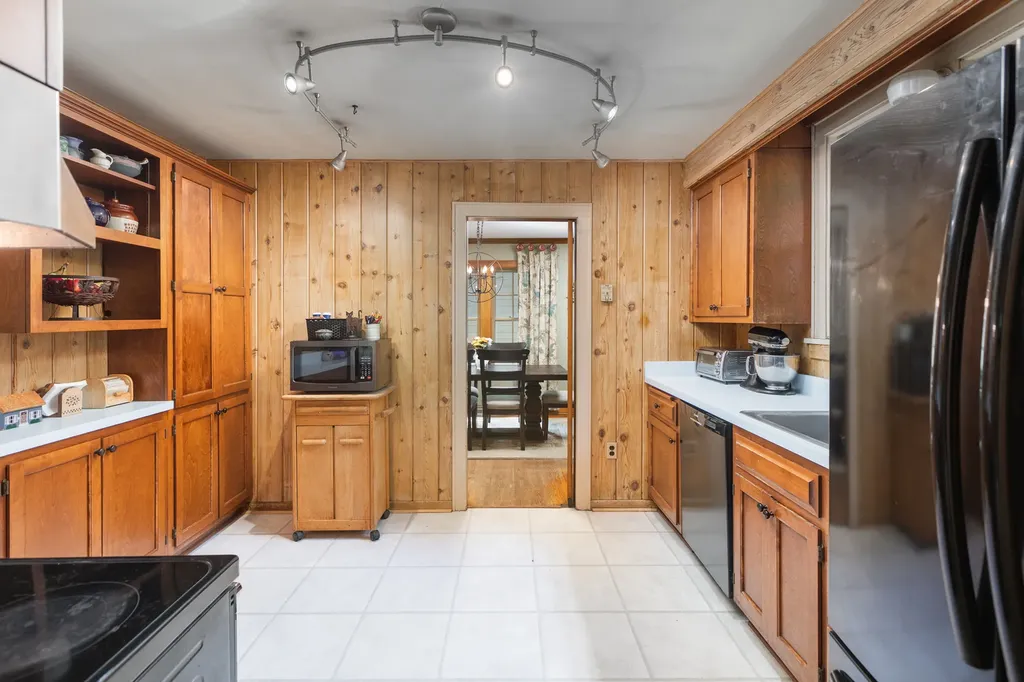 815 North Eagle Street Naperville IL 60563