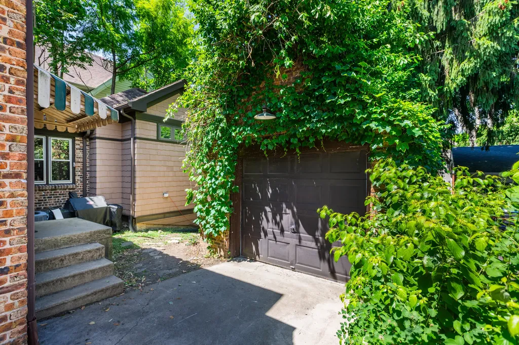 815 North Eagle Street Naperville IL 60563