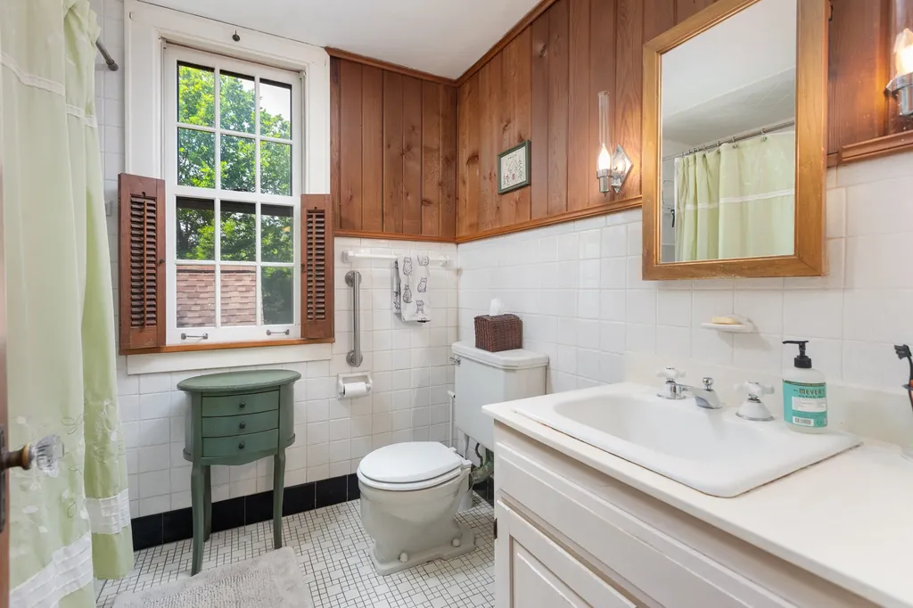 815 North Eagle Street Naperville IL 60563