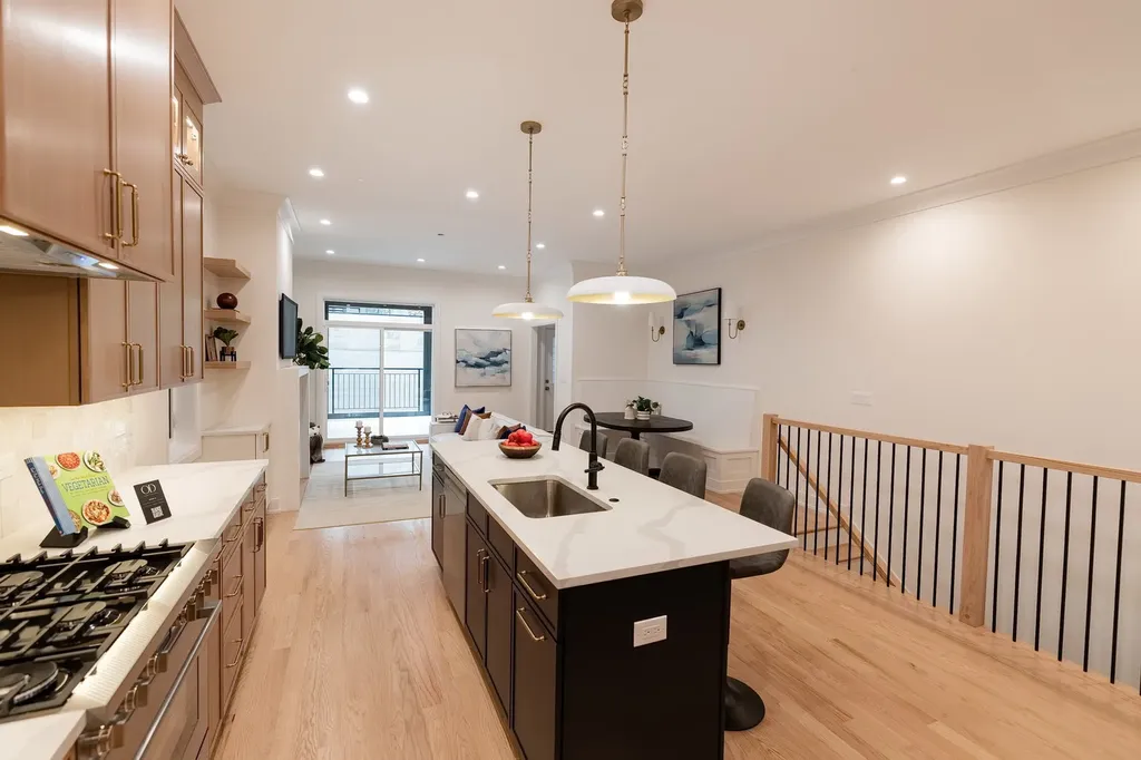 941 North Winchester Avenue Chicago IL 60622