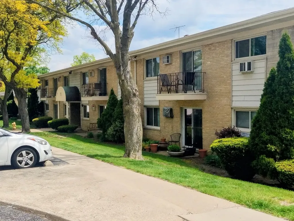 551 Carlysle Drive Clarendon Hills IL 60514