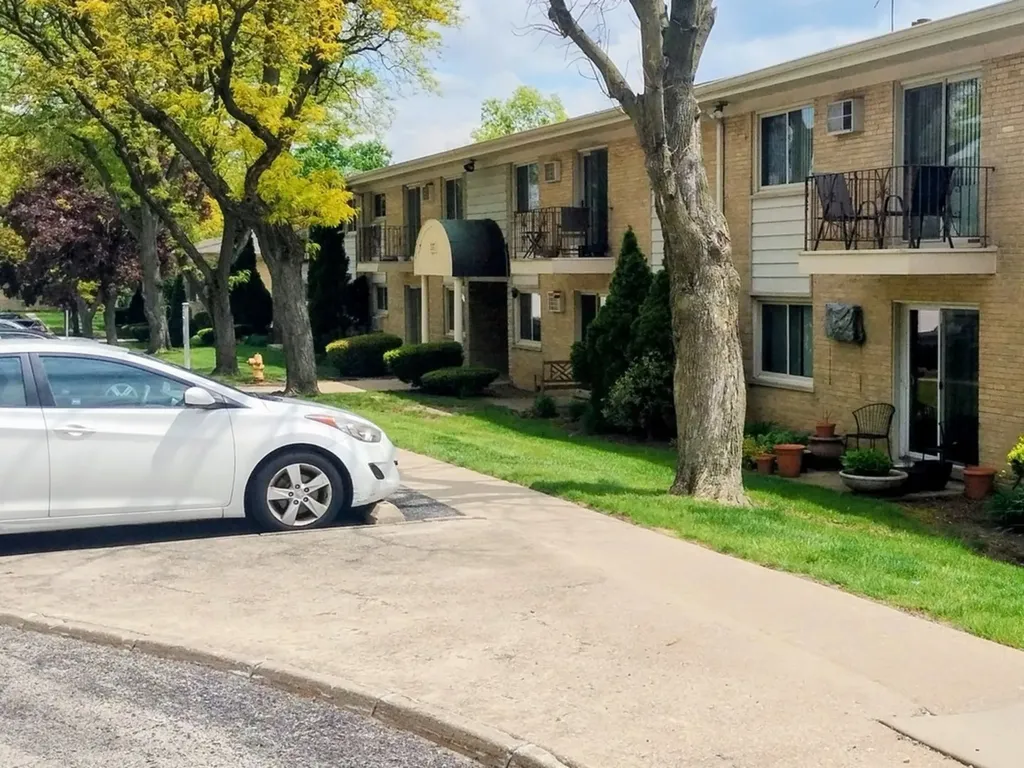 551 Carlysle Drive Clarendon Hills IL 60514