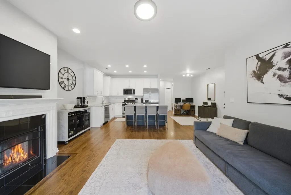 1623 West Grand Avenue Chicago IL 60622