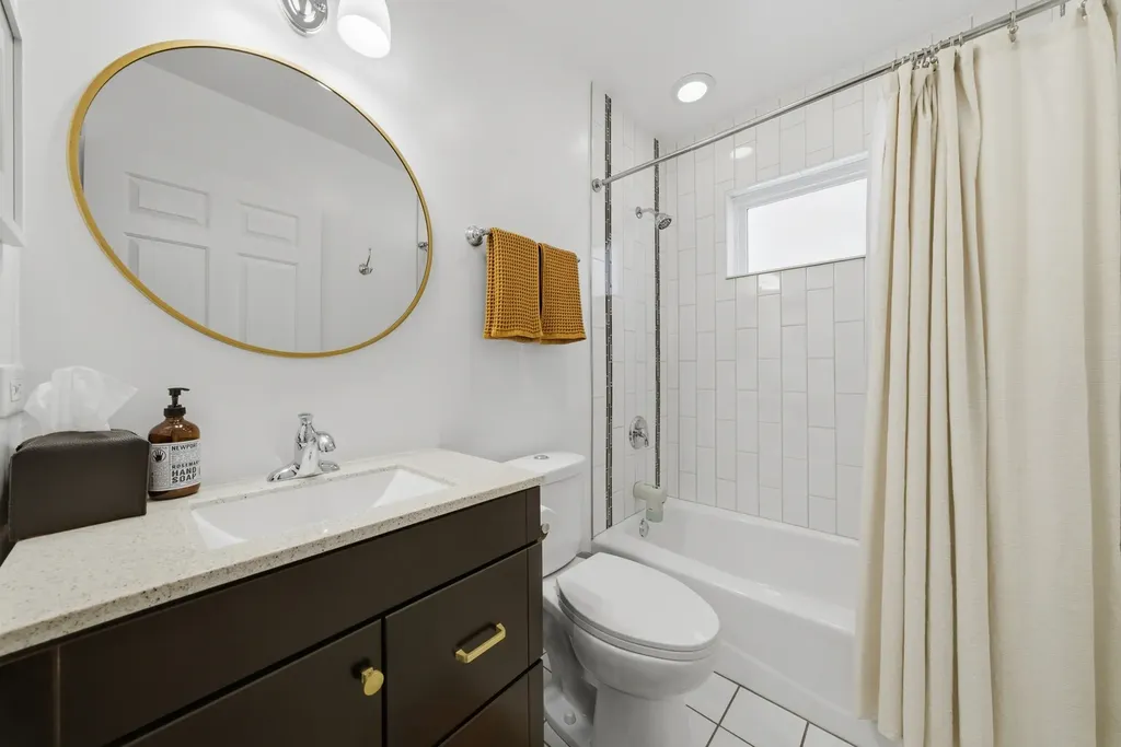 1623 West Grand Avenue Chicago IL 60622
