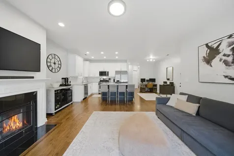 1623 West Grand Avenue Chicago IL 60622