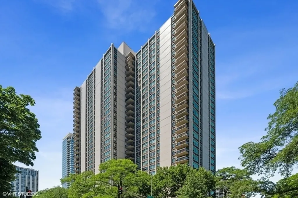 1255 North Sandburg Terrace Chicago IL 60610