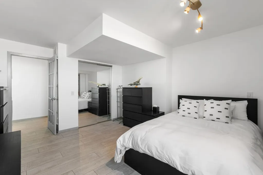 1255 North Sandburg Terrace Chicago IL 60610